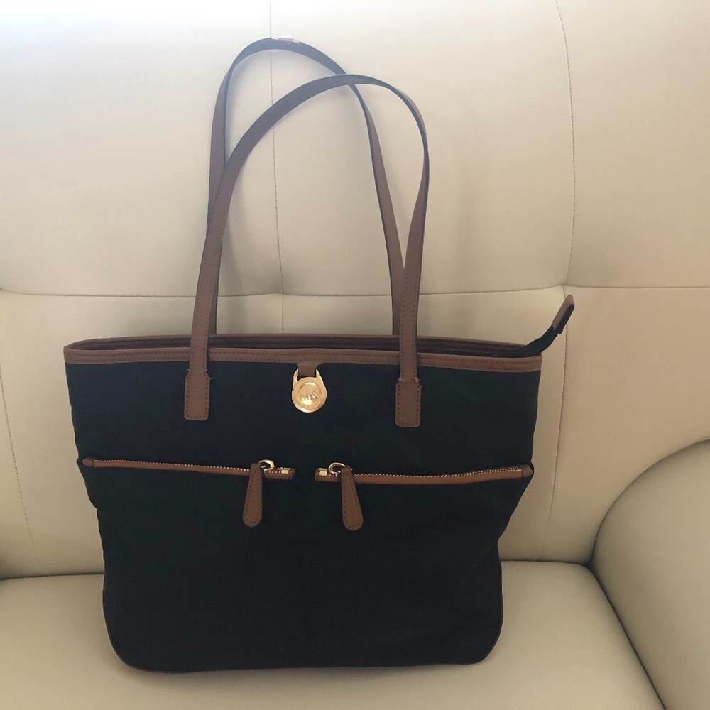 Pre-Owned Medium Michael Kors Navy Blue Nylon Kempton 4 Pocket Tote